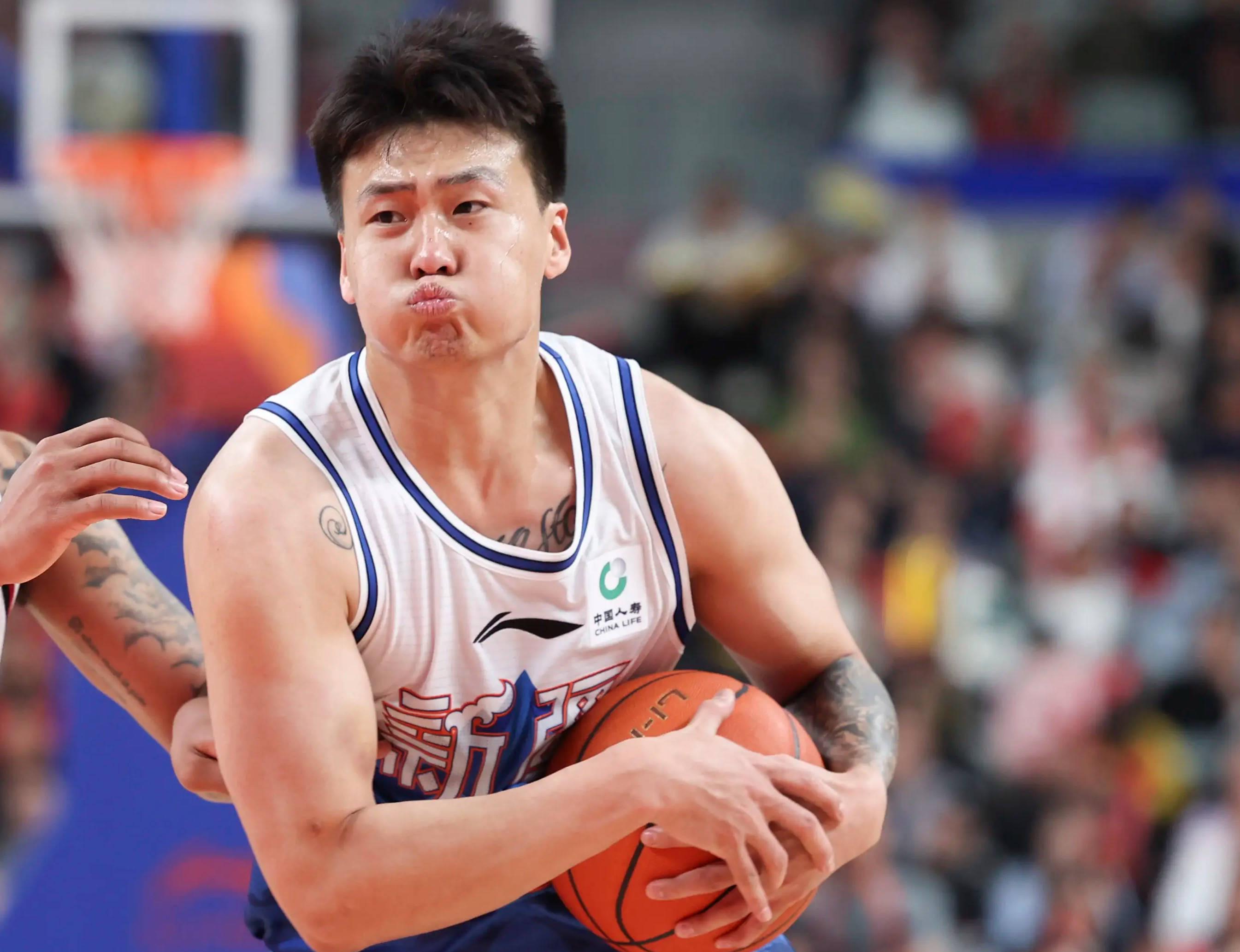 广东男篮连累赵睿！焦泊乔找杜锋报到，朱芳雨签强援，恭喜崔永熙